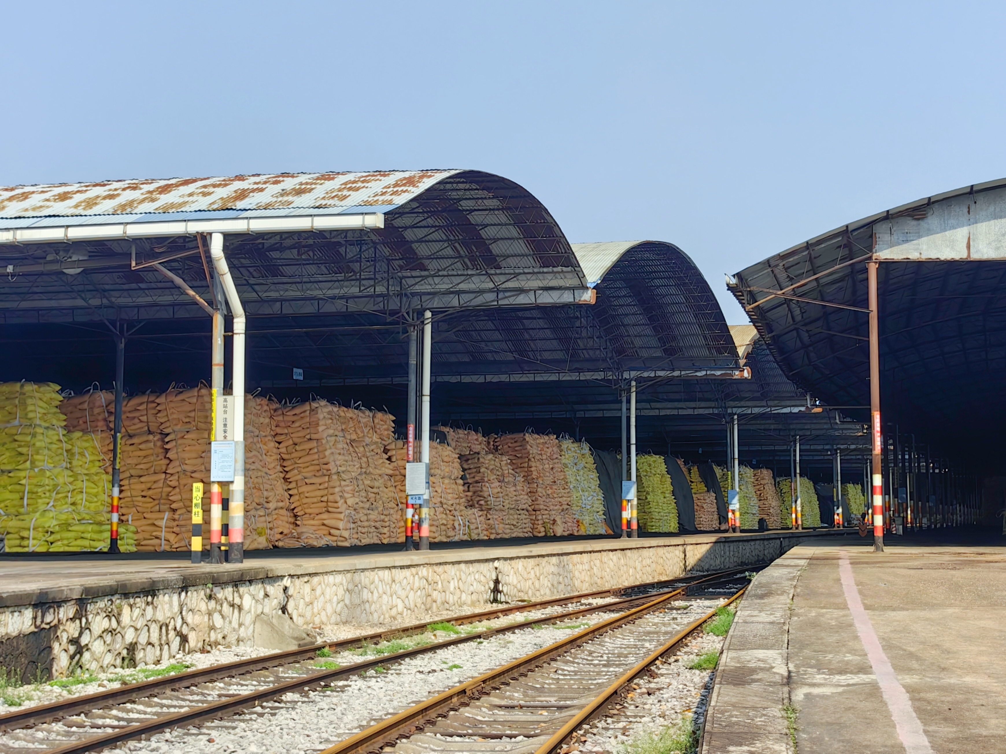 奮戰(zhàn)三季度 | 石化柳州公司：倉(cāng)儲(chǔ)庫(kù)存雙增破局市場(chǎng)，服務(wù)升級(jí)引客共贏(yíng)